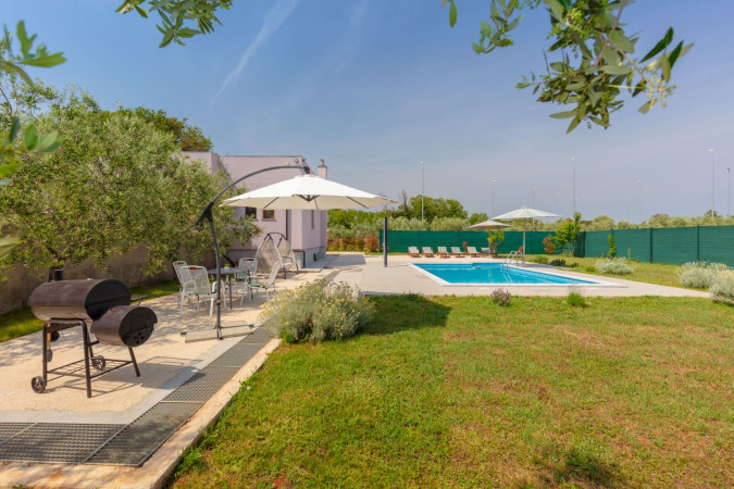Villa VIOLA - pool, jacuzzi, playground & bbq in a olive grove, sea view, near the beach, Pomer - Istria, Urlaub in Kroatien Hrvatska