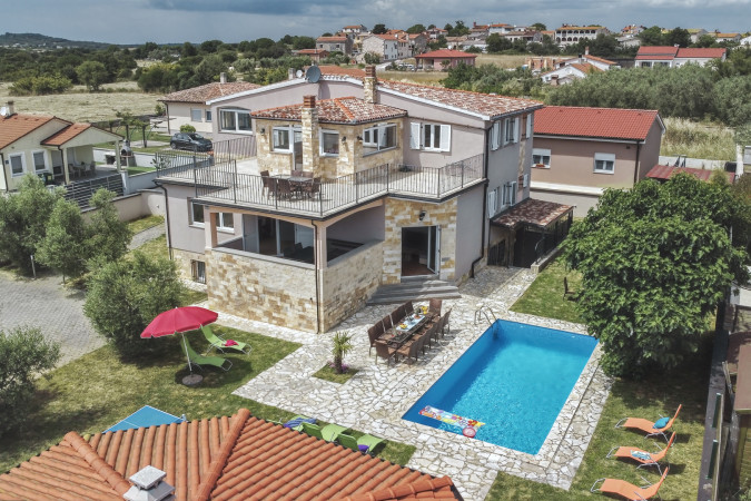 Villa GRACIA - big house, covered pool, bbq, playground & t. tennis, game room - billiards & t. football, Pula - Istria, Urlaub in Kroatien Hrvatska