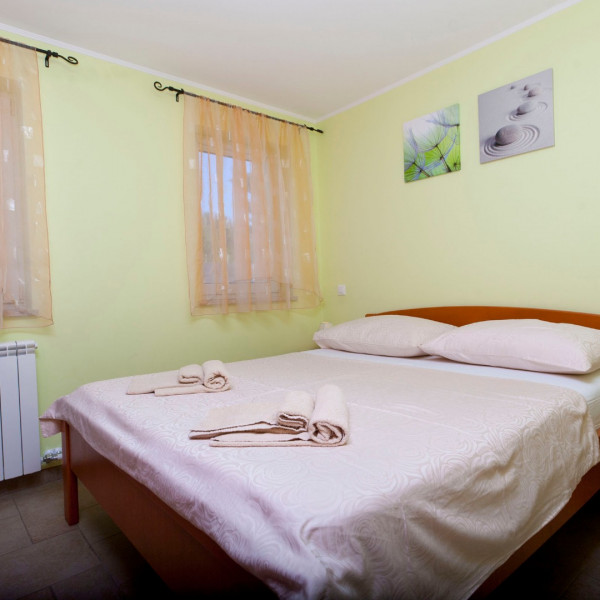 Zimmer, Villa DONNA - holiday house for relaxation with pool, sauna, jacuzzi, playground, bbq & billiards, with sea view & near the beaches (10 + 2), Liznjan - Istria, Urlaub in Kroatien Hrvatska