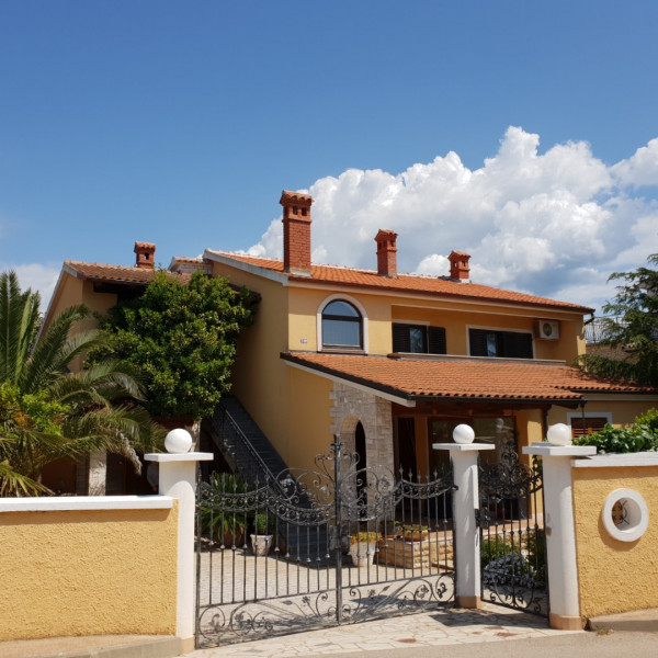 Luxury apartment Marin - summer paradise, terrace, garden, summer kitchen & bbq, near the beaches, Pomer - Istria, Holidays in Croatia Hrvatska