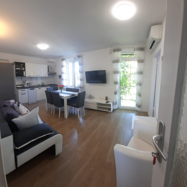 Beach apartment Kate - Wake up to the sea, terrace, garden & parking, Murter - Dalmatia, Holidays in Croatia Hrvatska