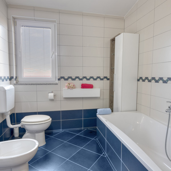 Bathroom / WC, Villa GRACIA - luxury house with pool & bbq, billiards & table football, Pula - Istra, Holidays in Croatia Hrvatska