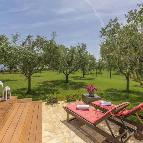Beach House IVE &ndash; Romantic Escape with jacuzzi, pool & olive grove charm in Pomer, Istria, Holidays in Croatia Hrvatska