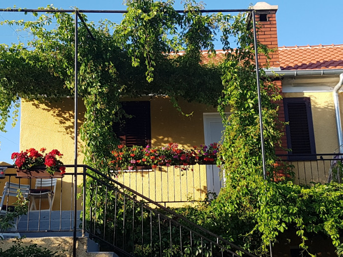 Beach apartment VAMI - sea view, balcony, garden & bbq, Murter – Dalmatia, Urlaub in Kroatien Hrvatska