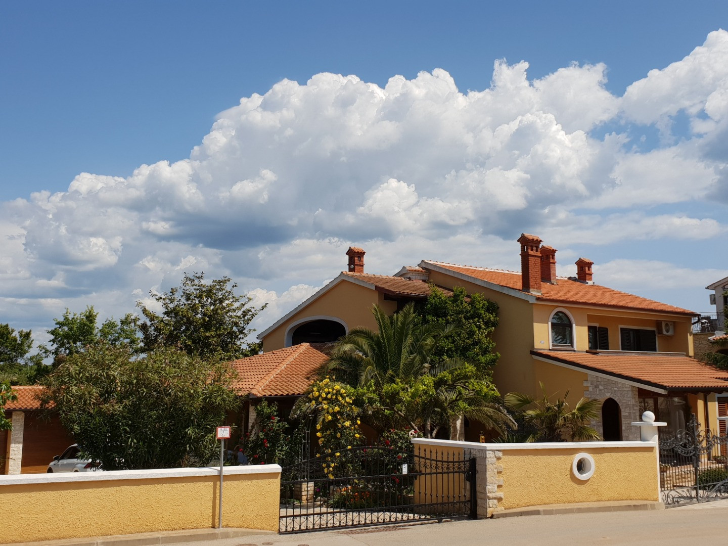 Luxuswohnung MARIN mit Terrasse, Garten und Sommerküche mit Grill in